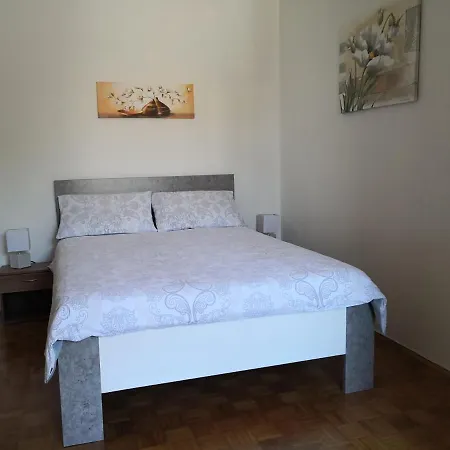 Elena Apartmán *